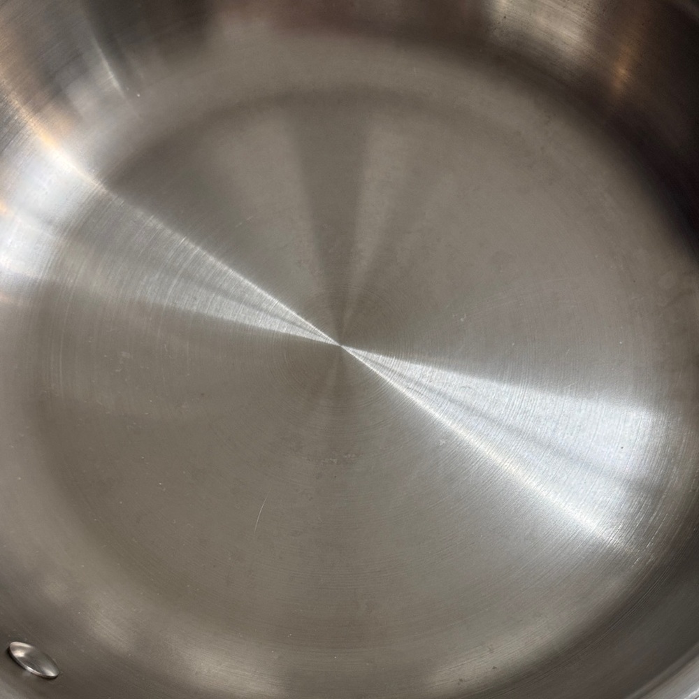 Le Creuset Silver Frying Pan 9  1/2 inch - Picture 7 of 7